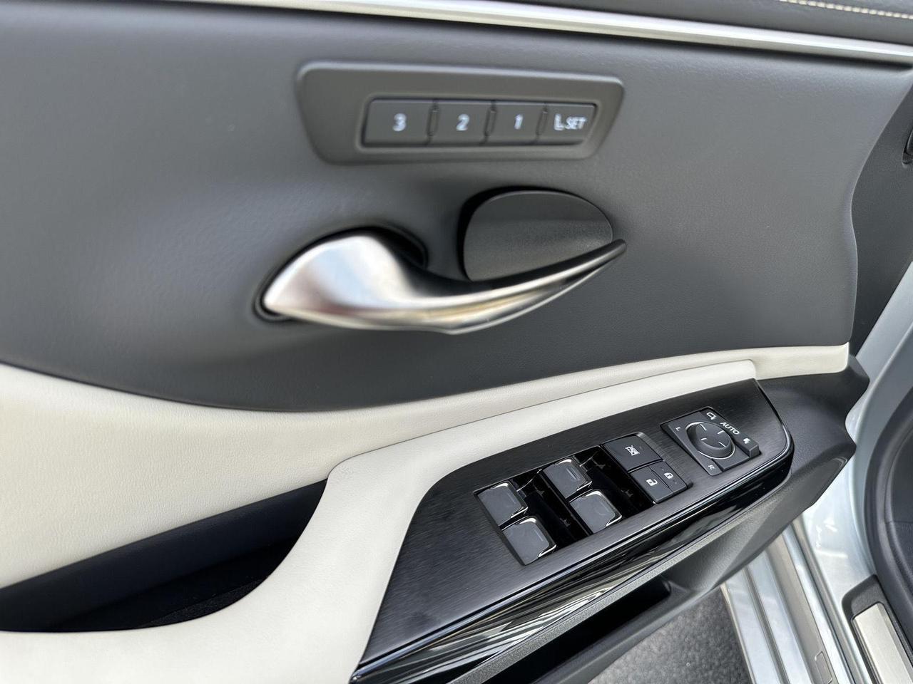 2025 Lexus ES 300h Tucson AZ