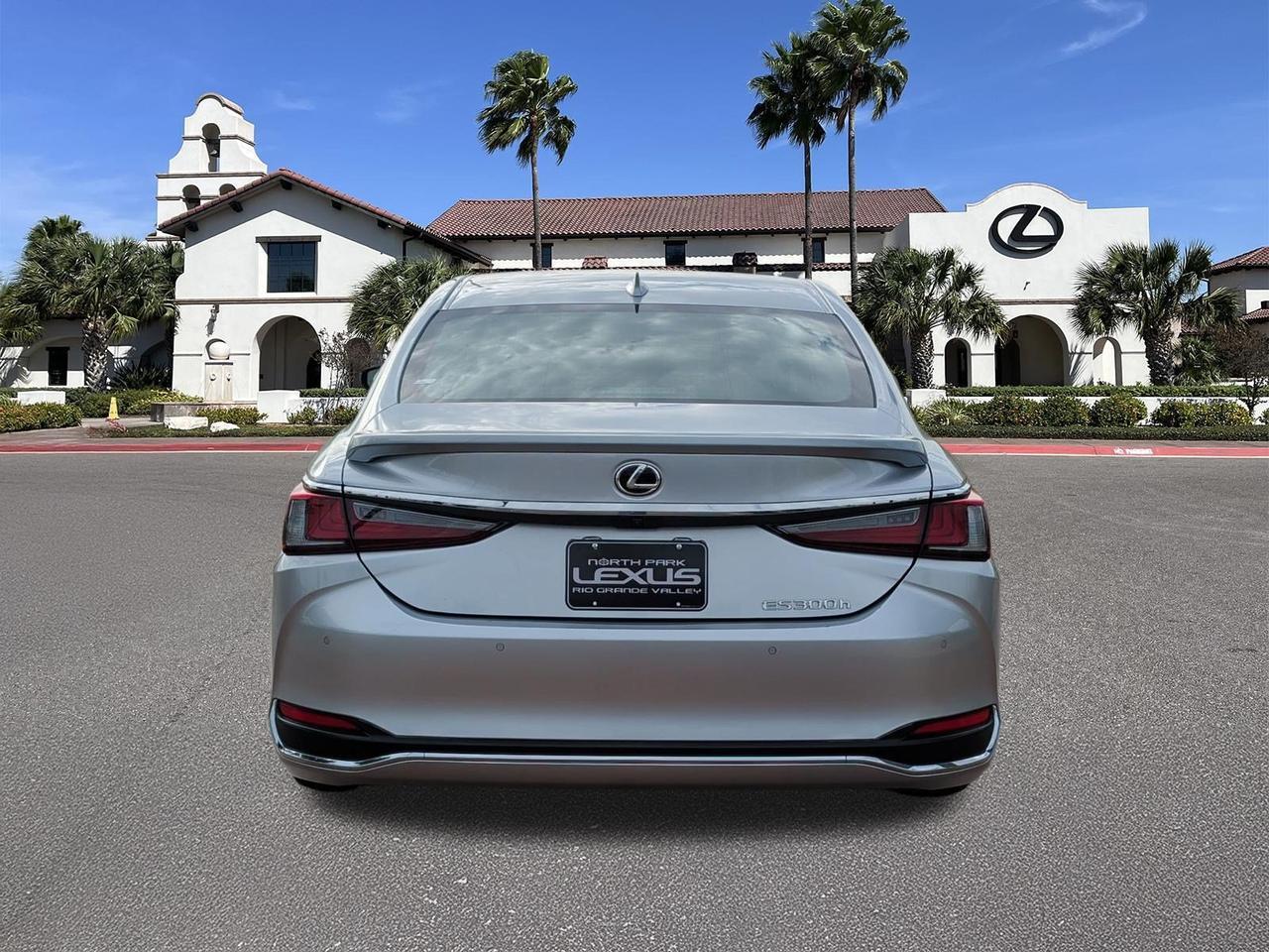 2025 Lexus ES 300h Ultra Luxury