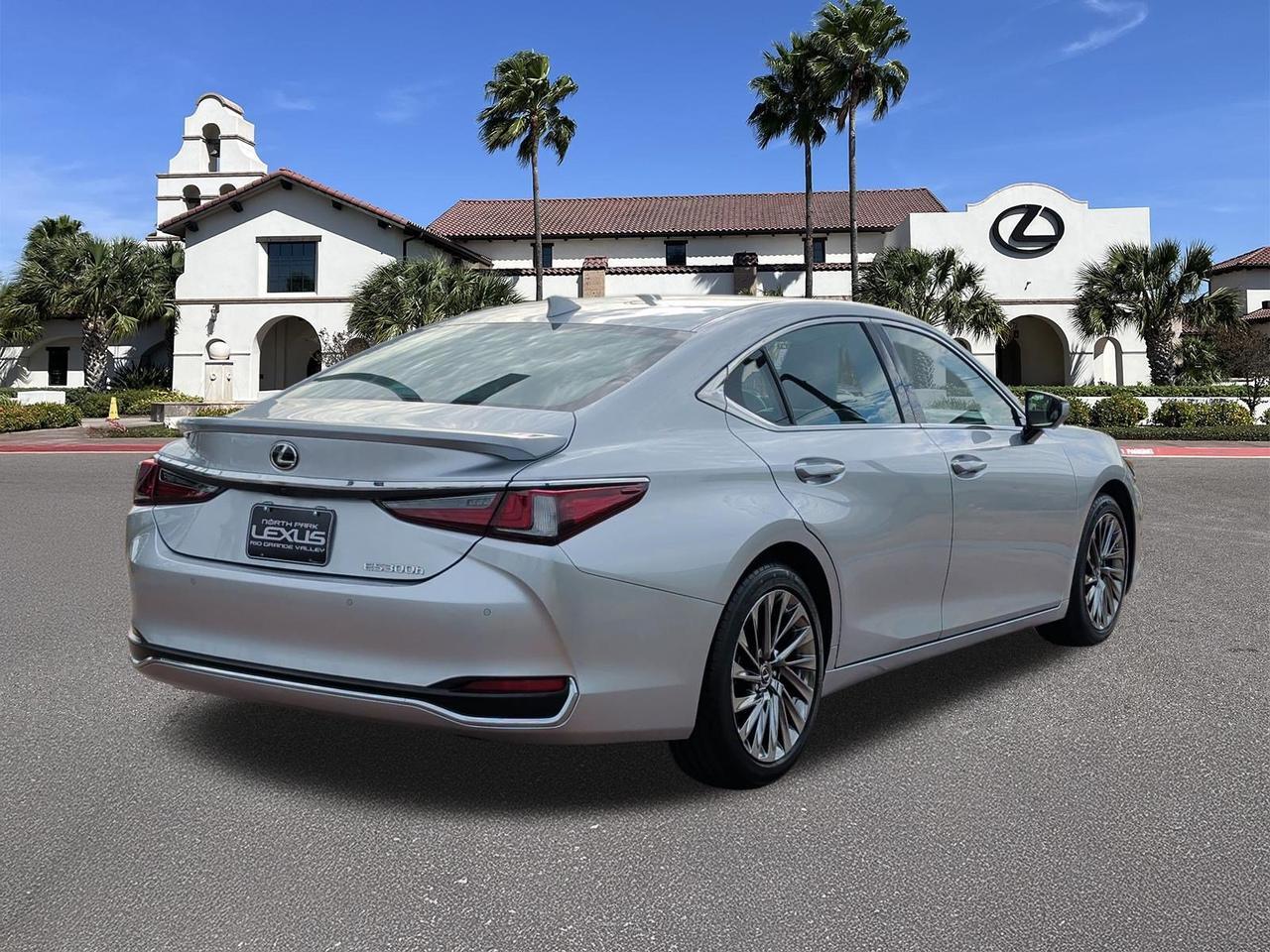 2025 Lexus ES 300h Ultra Luxury