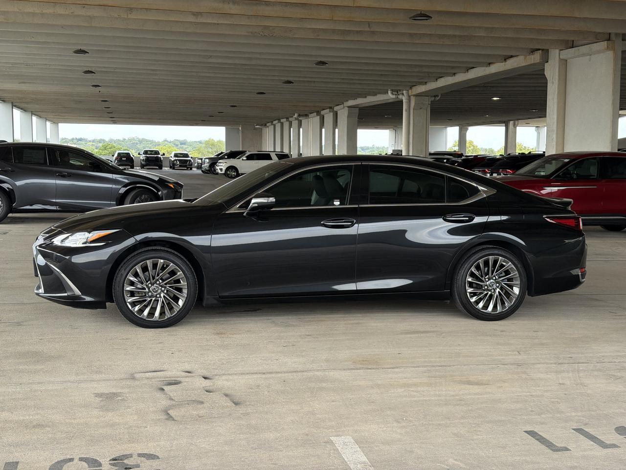 2025 Lexus ES 300h Ultra Luxury