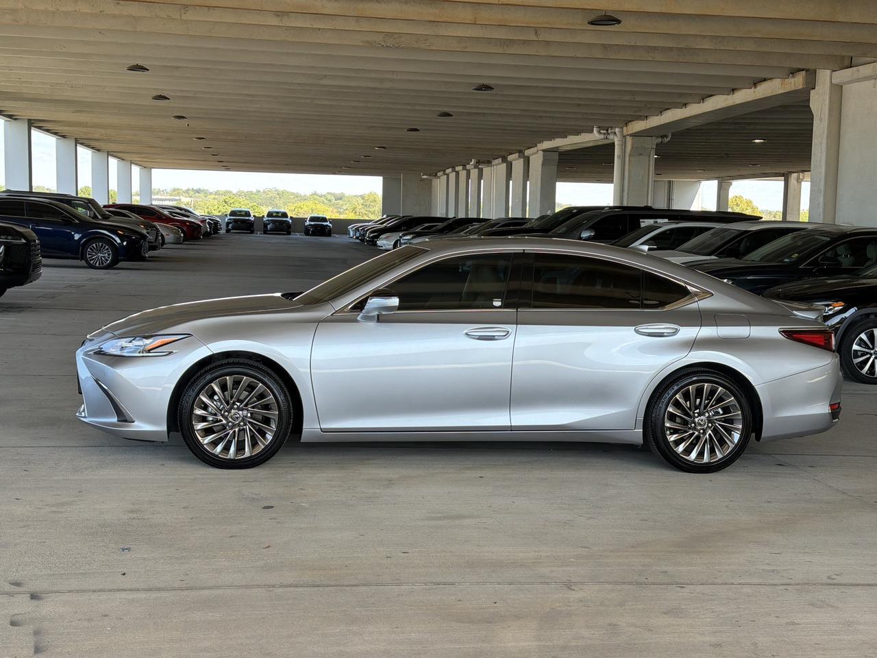 2025 Lexus ES