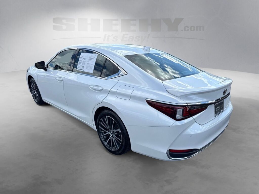 2025 Lexus ES 300h Richmond VA