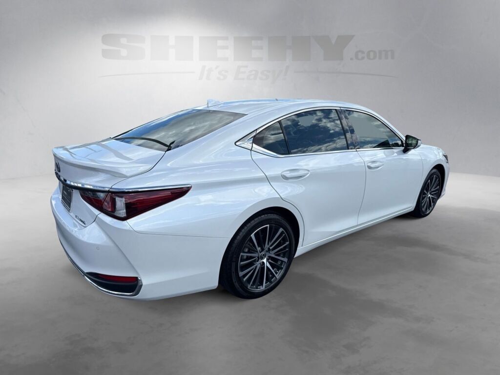 2025 Lexus ES 300h Richmond VA