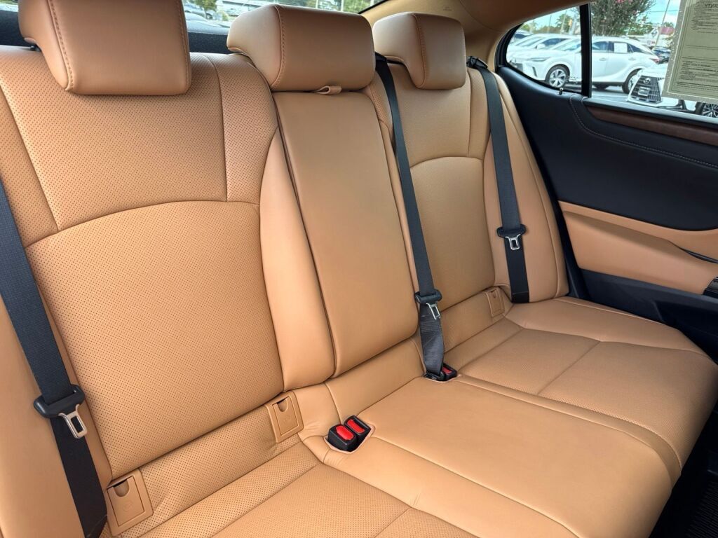 2025 Lexus ES 300h Richmond VA