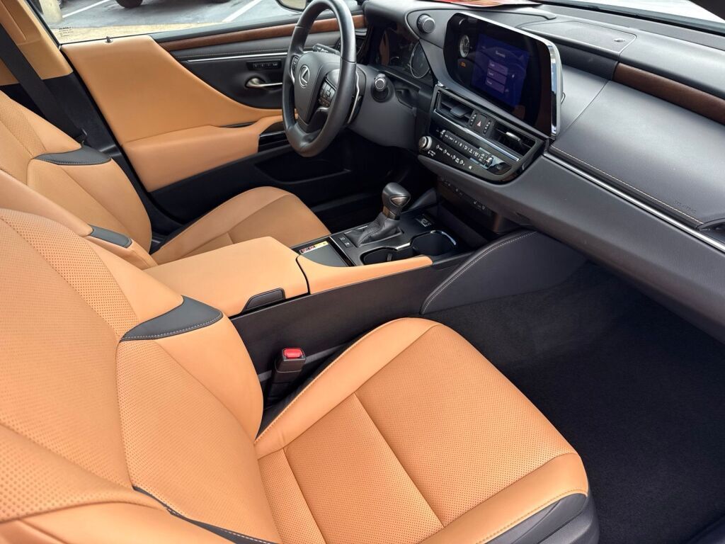 2025 Lexus ES 300h Richmond VA