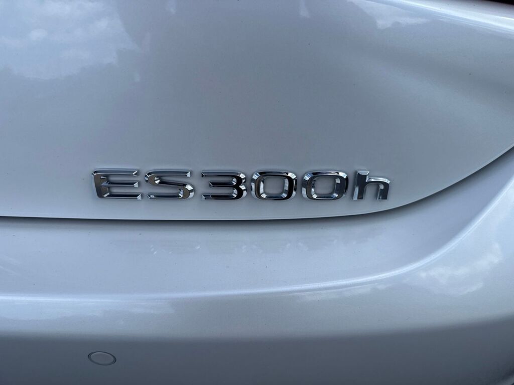 2025 Lexus ES 300h Richmond VA