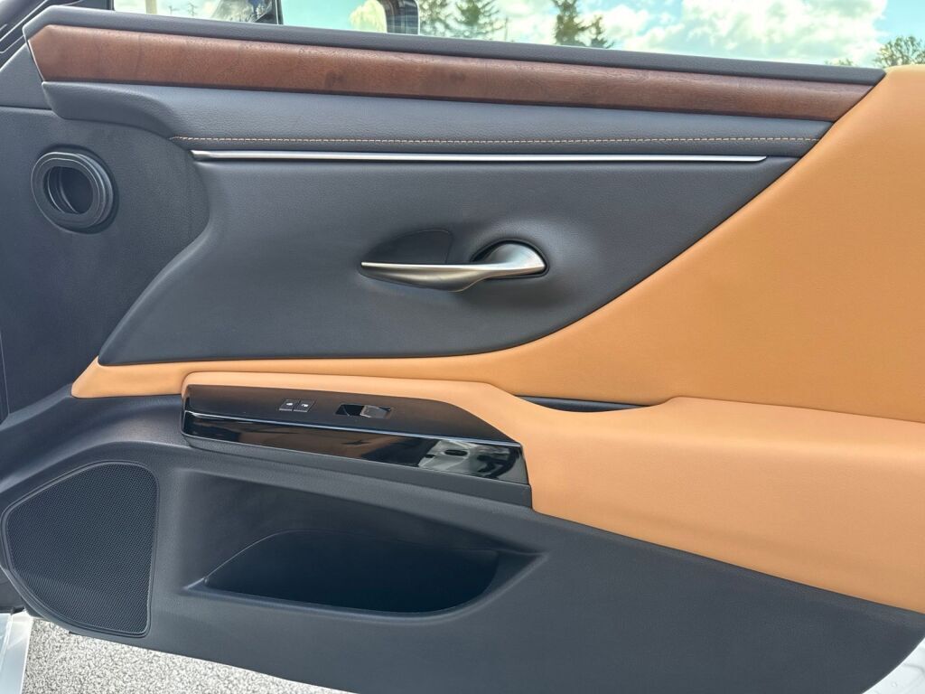2025 Lexus ES 300h Richmond VA