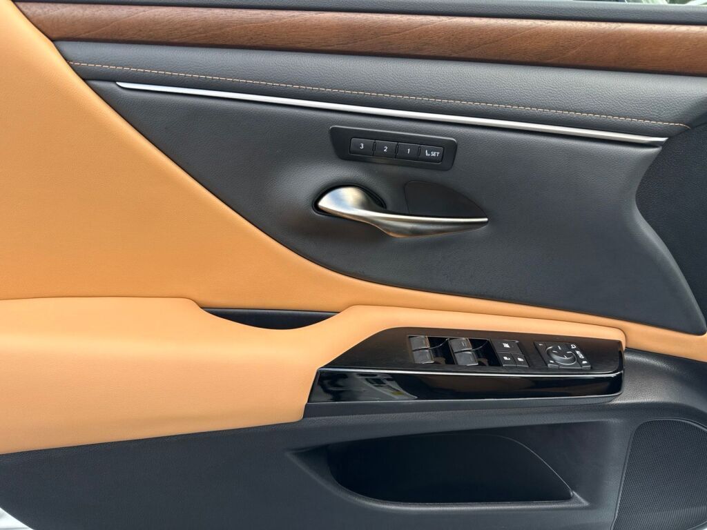 2025 Lexus ES 300h Richmond VA