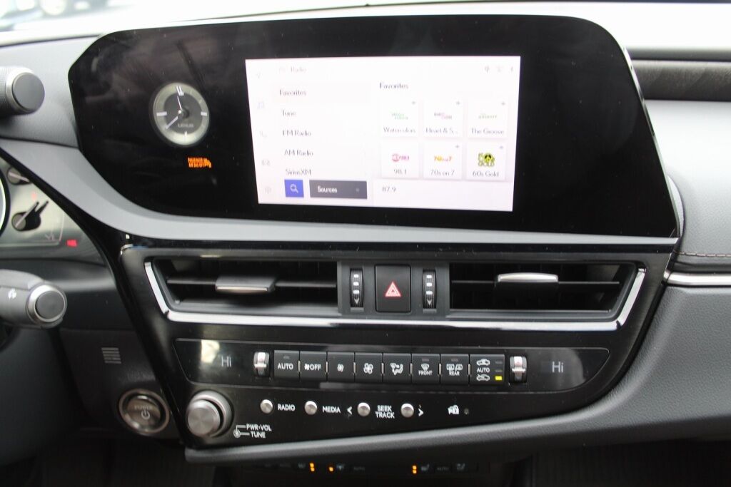 2025 Lexus ES 300h Richmond VA