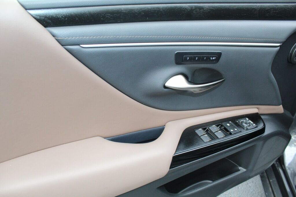 2025 Lexus ES 300h Richmond VA