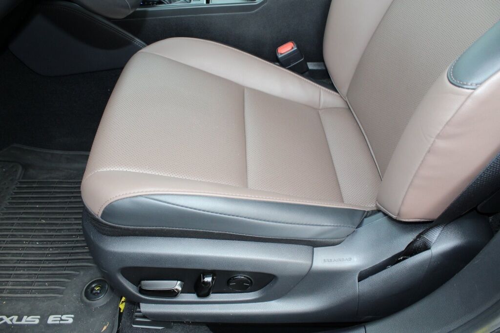 2025 Lexus ES 300h Richmond VA