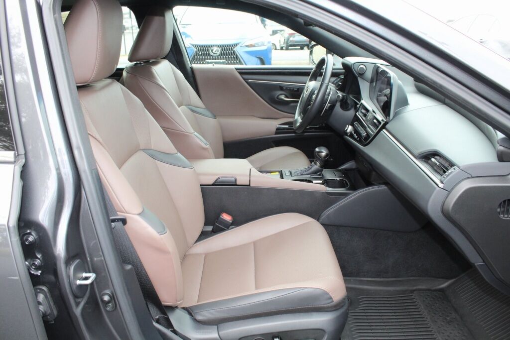 2025 Lexus ES 300h Richmond VA