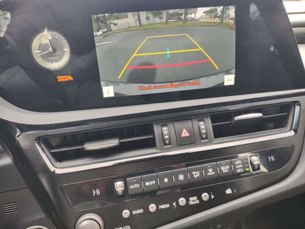 2025 Lexus ES 300h Richmond VA