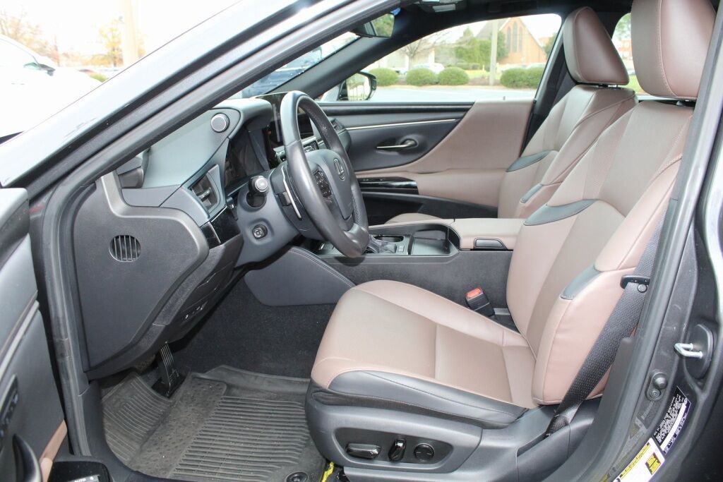 2025 Lexus ES 300h Richmond VA