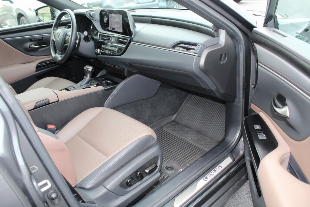 2025 Lexus ES 300h Richmond VA