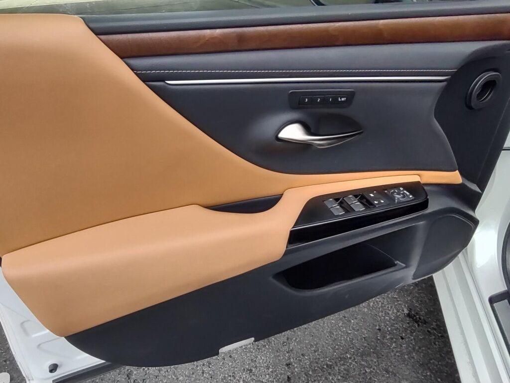 2025 Lexus ES 300h Richmond VA