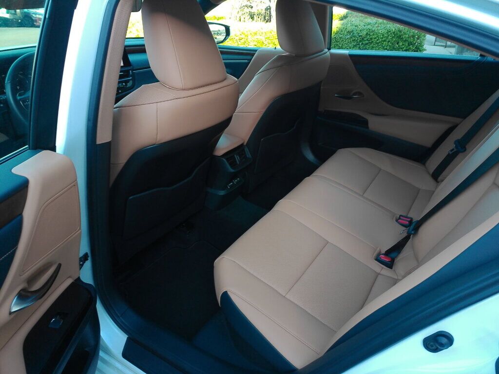 2025 Lexus ES 300h Richmond VA