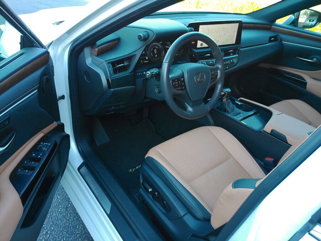 2025 Lexus ES 300h Richmond VA