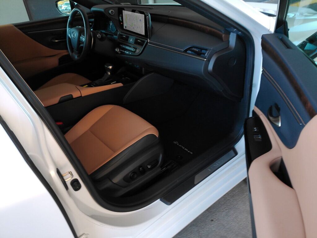 2025 Lexus ES 300h Richmond VA