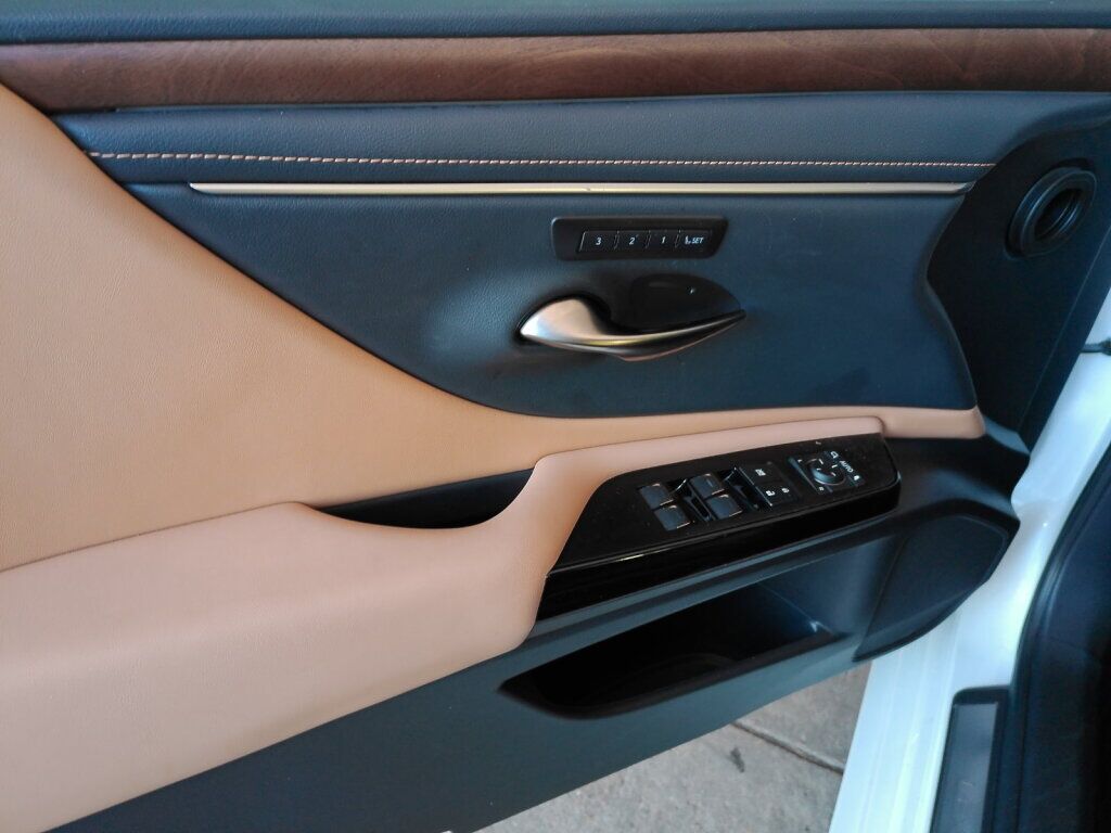 2025 Lexus ES 300h Richmond VA
