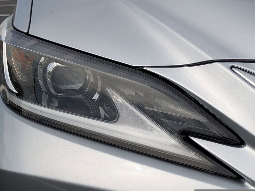 2025 Lexus ES 300h Richmond VA