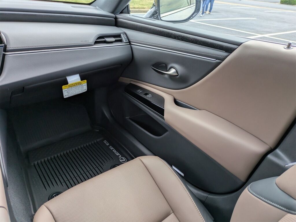 2025 Lexus ES 300h Richmond VA