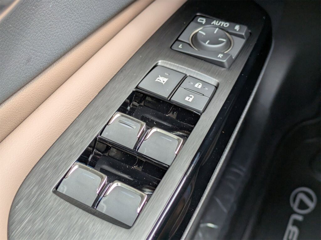 2025 Lexus ES 300h Richmond VA