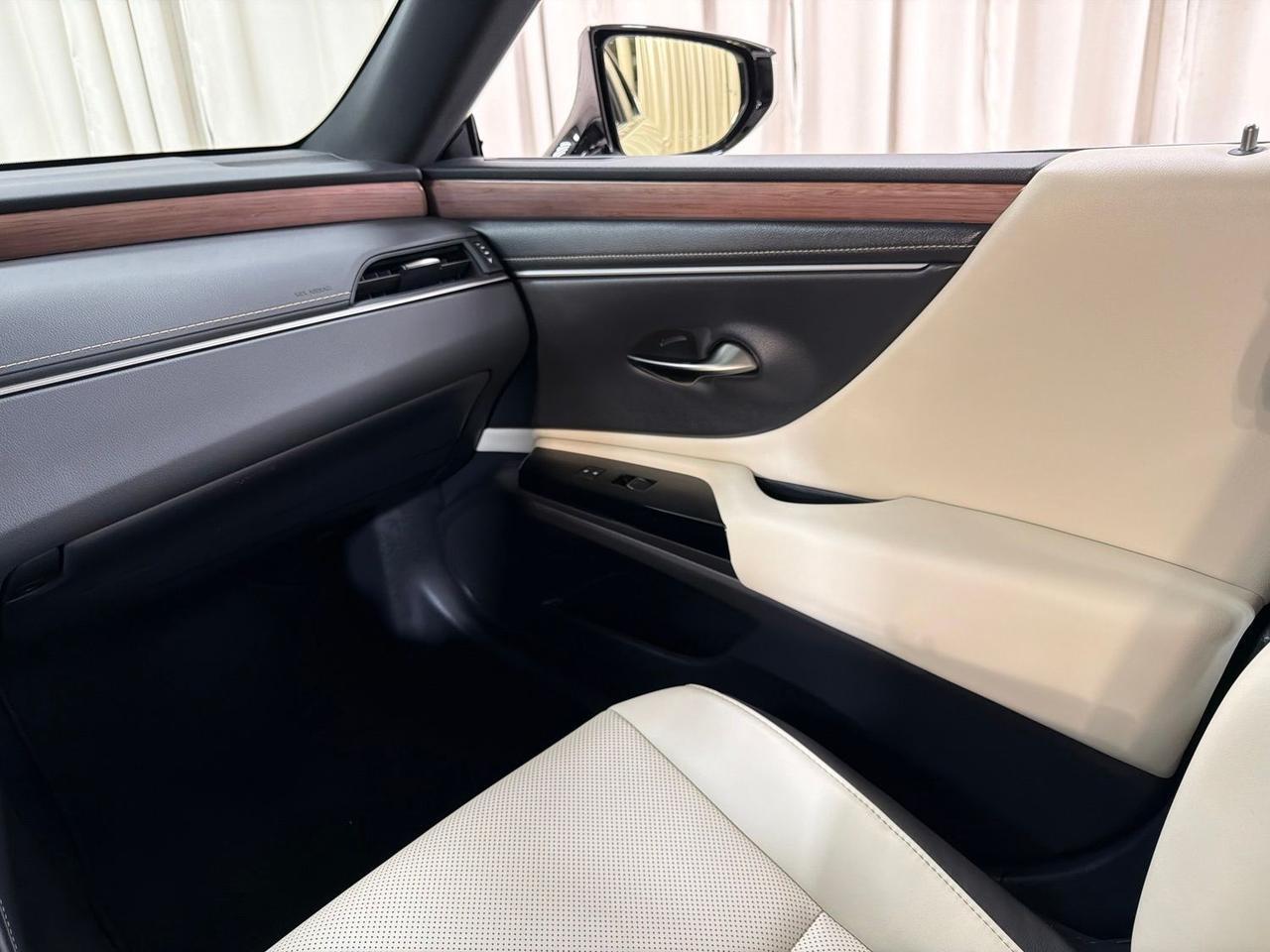 2025 Lexus ES 300h Annapolis MD