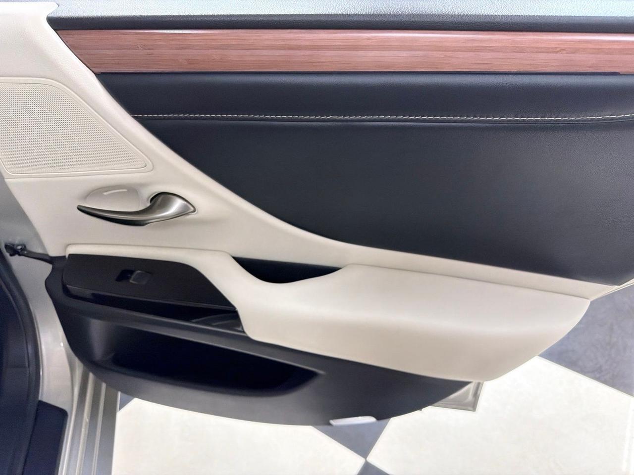 2025 Lexus ES 300h Annapolis MD