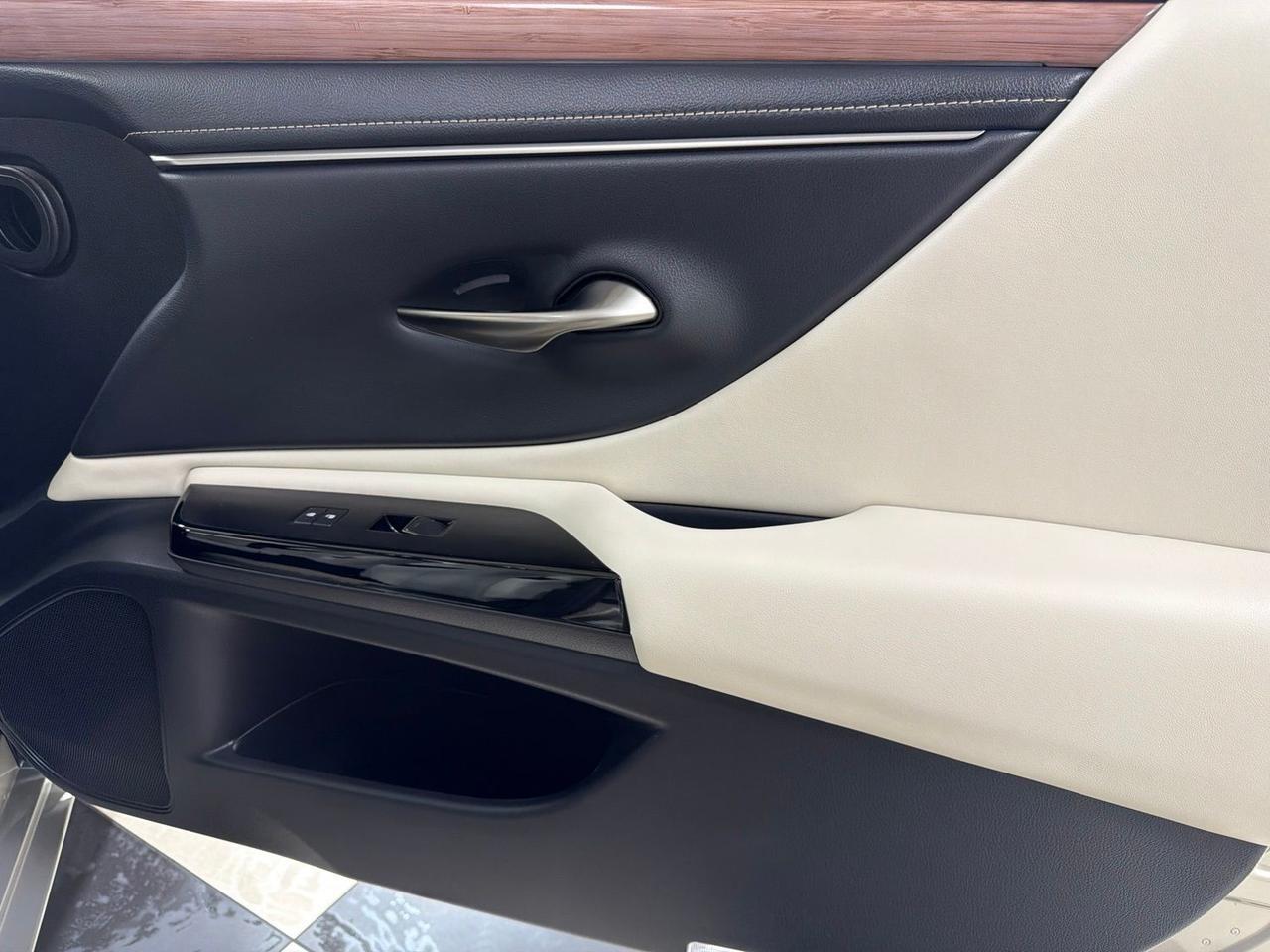 2025 Lexus ES 300h Annapolis MD