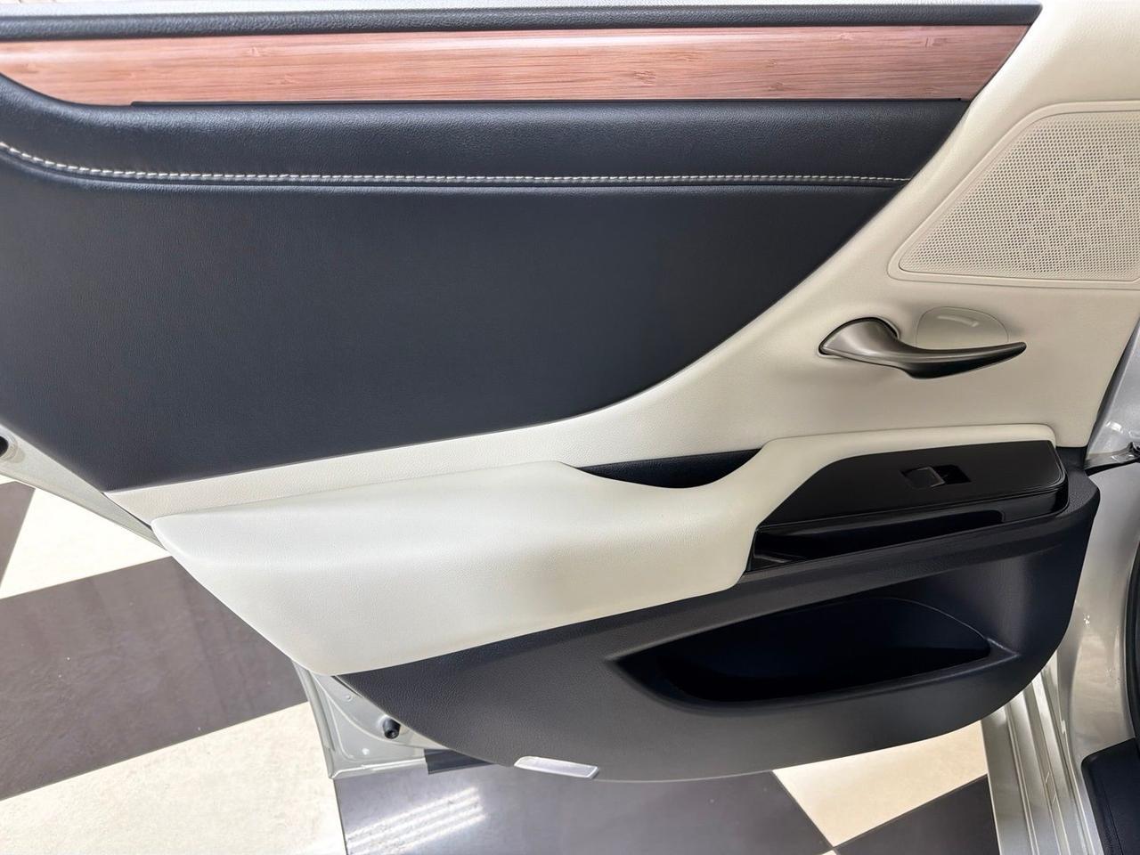 2025 Lexus ES 300h Annapolis MD