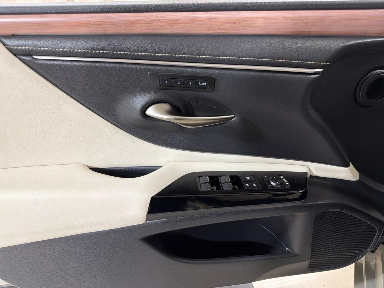 2025 Lexus ES 300h Annapolis MD