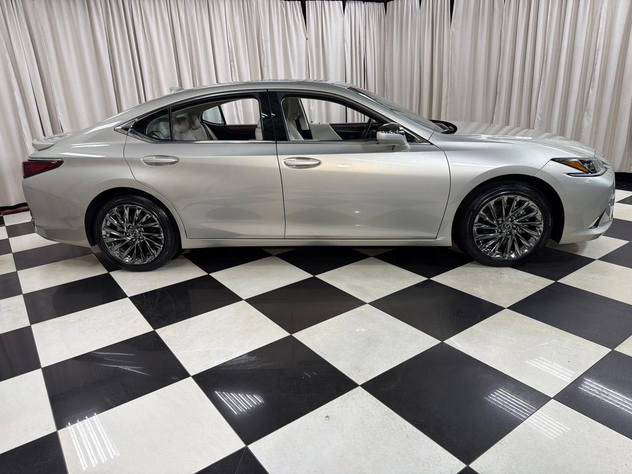 2025 Lexus ES 300h Annapolis MD