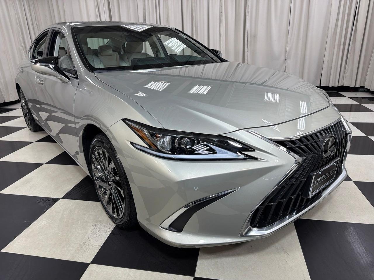 2025 Lexus ES