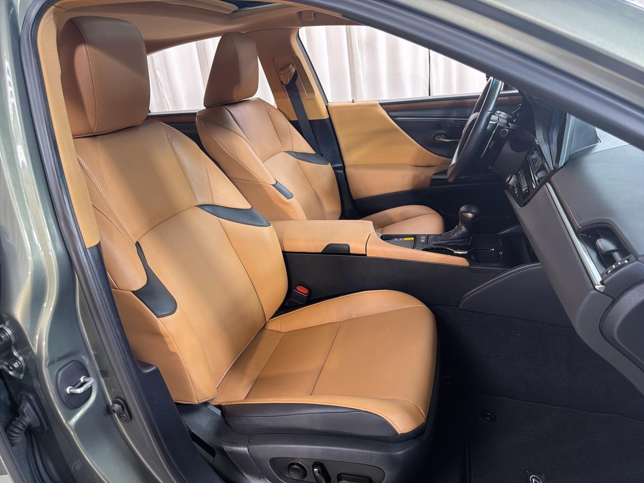 2025 Lexus ES 300h Annapolis MD