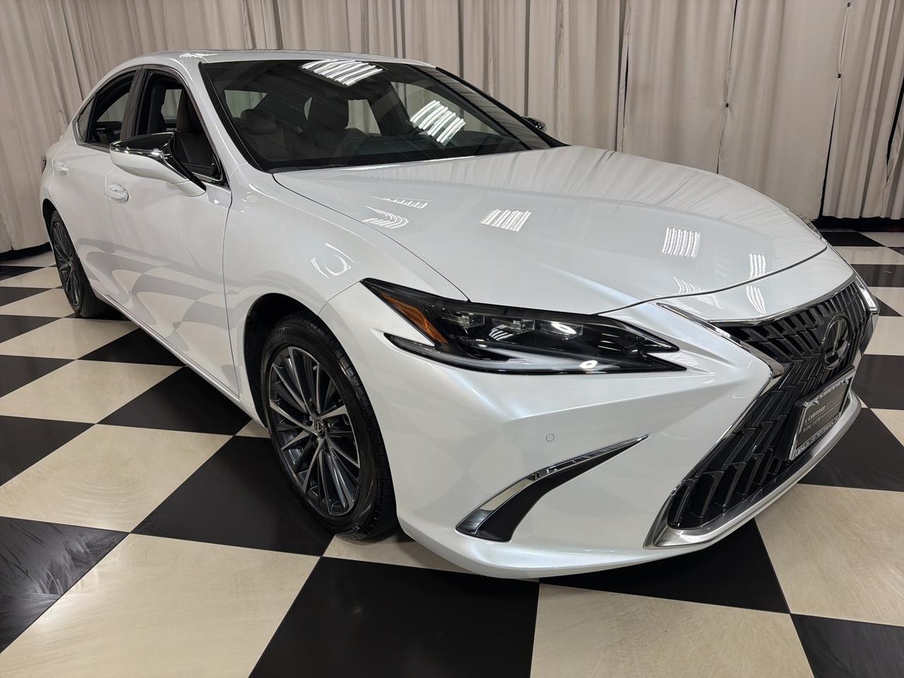 2025 Lexus ES