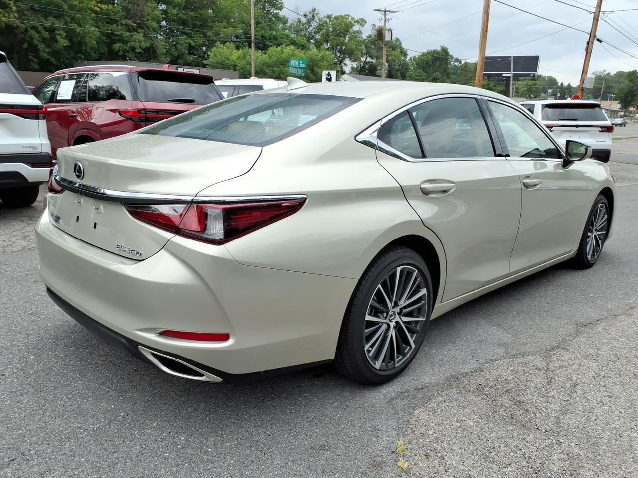 2025 Lexus ES 350 Base