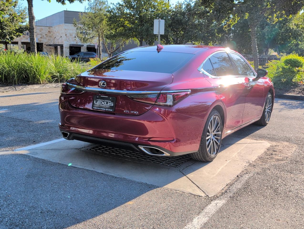 2025 Lexus ES 350