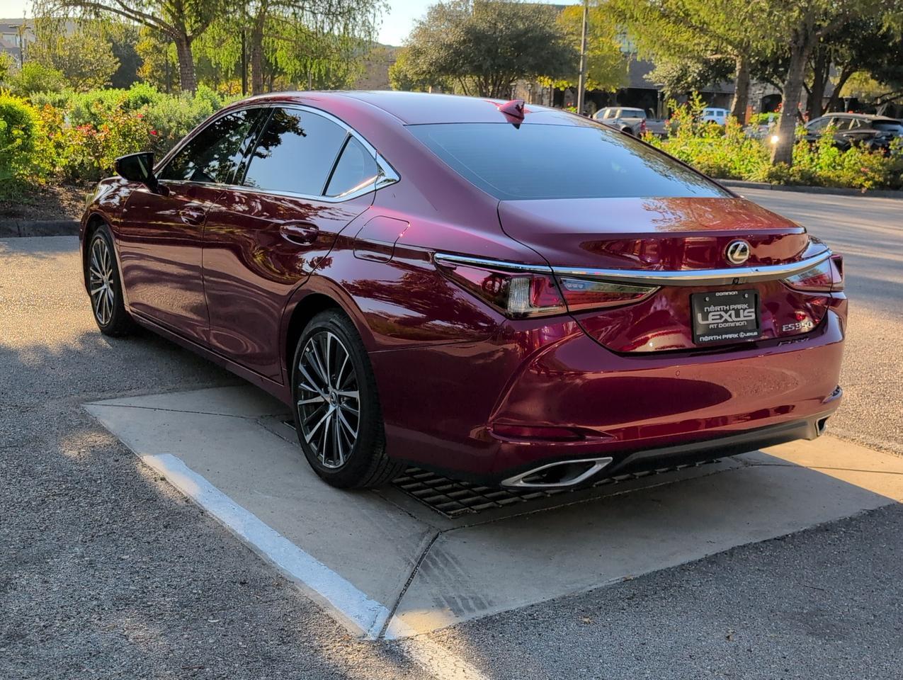2025 Lexus ES 350