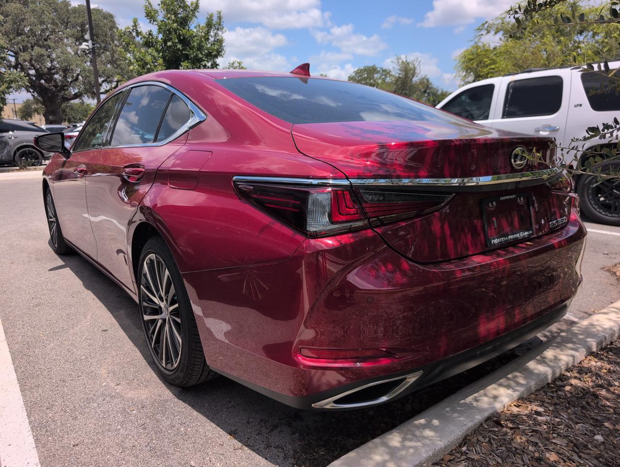 2025 Lexus ES 350