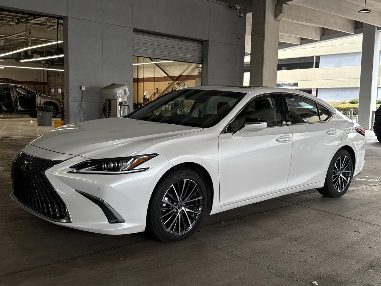 2025 Lexus ES 350