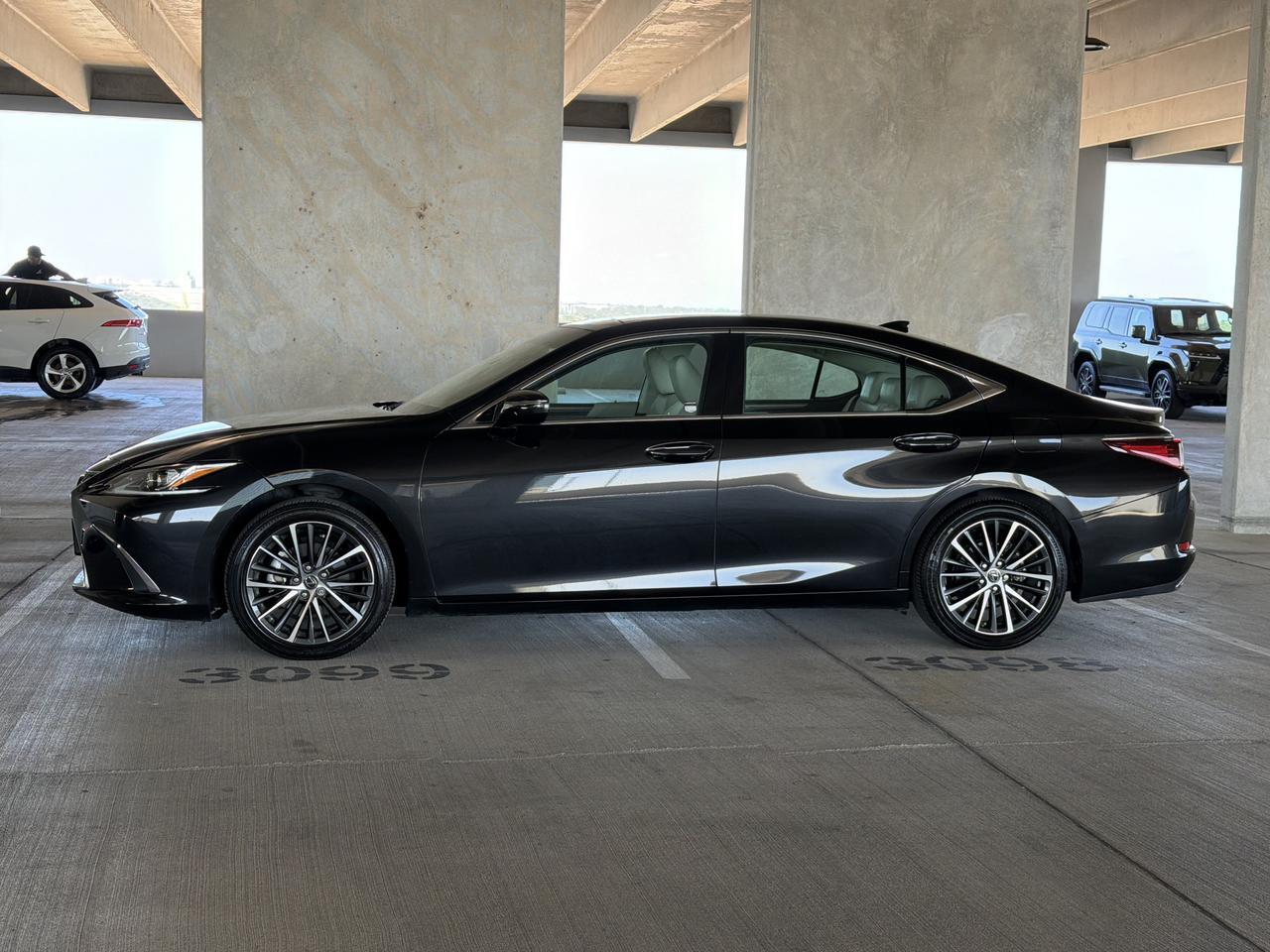 2025 Lexus ES