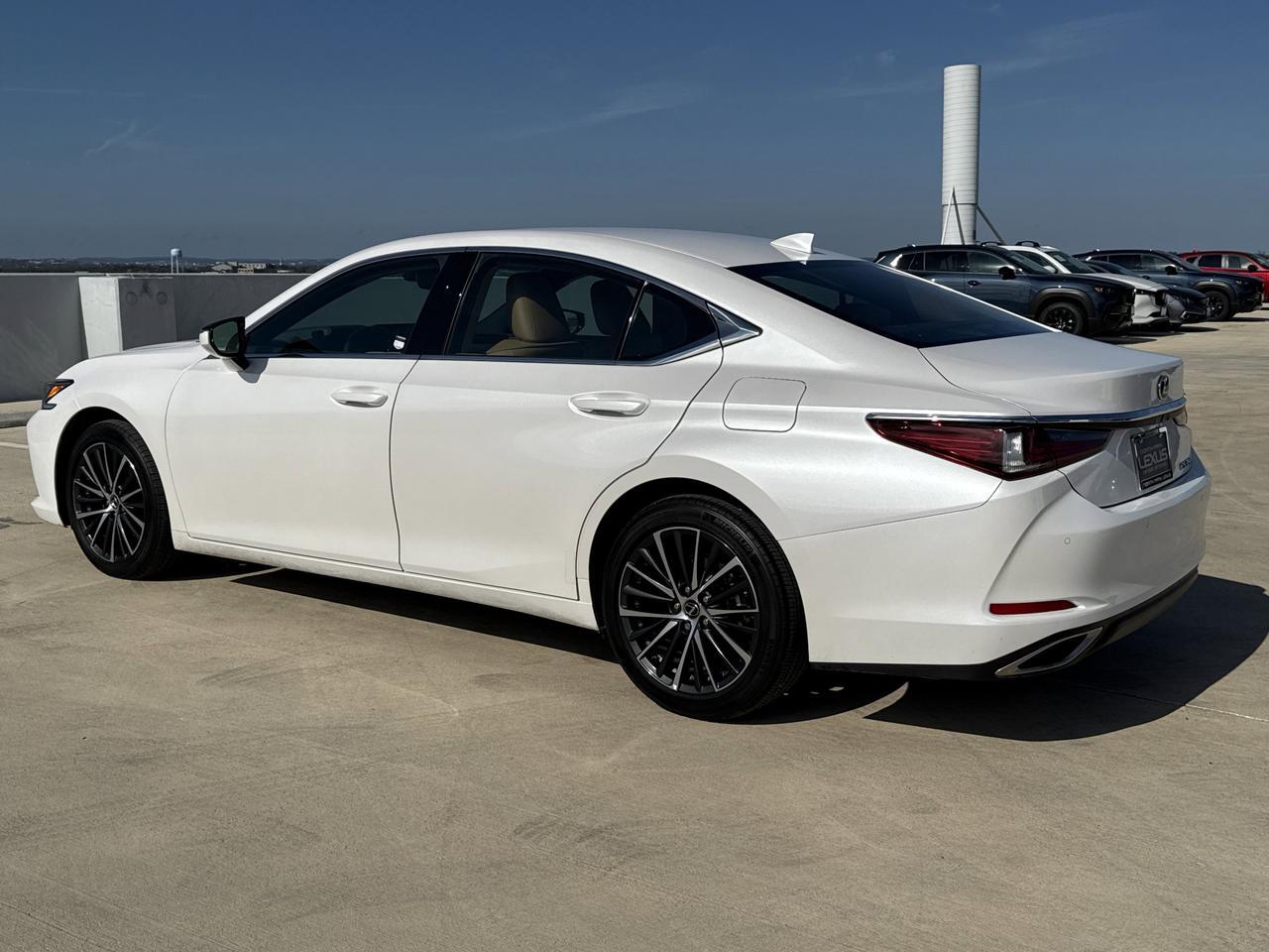 2025 Lexus ES 350