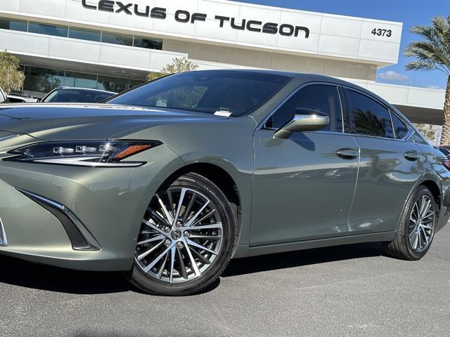 2025 Lexus ES Base