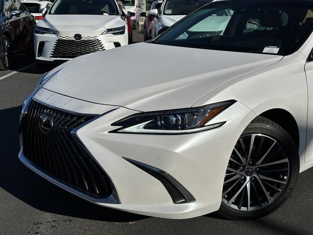 2025 Lexus ES Base