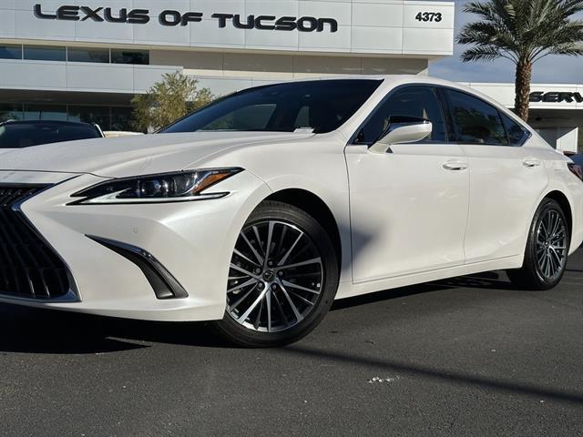 2025 Lexus ES Base