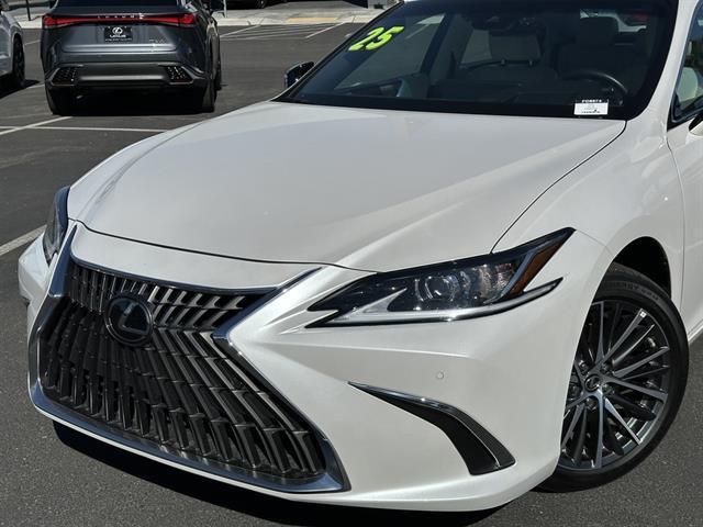 2025 Lexus ES Base