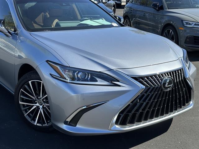 2025 Lexus ES Base