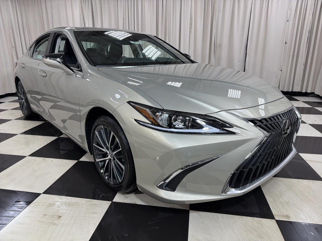 2025 Lexus ES HYBRID ES 300h