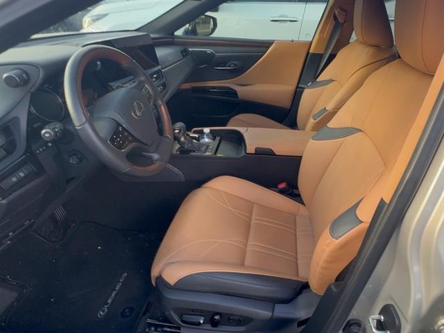 2025 Lexus ES Luxury